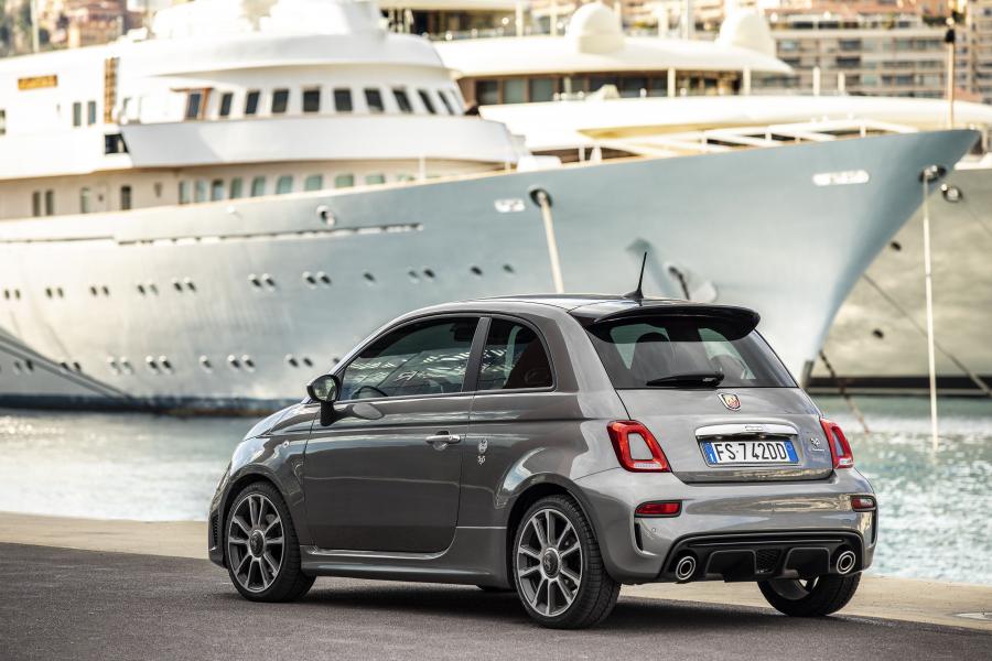  Abarth 595 Turismo 70esimo Anniversario (312) 2019 года  (фото 2 из 16)